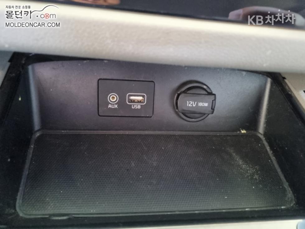 Kia Carnival — miniaturë 14