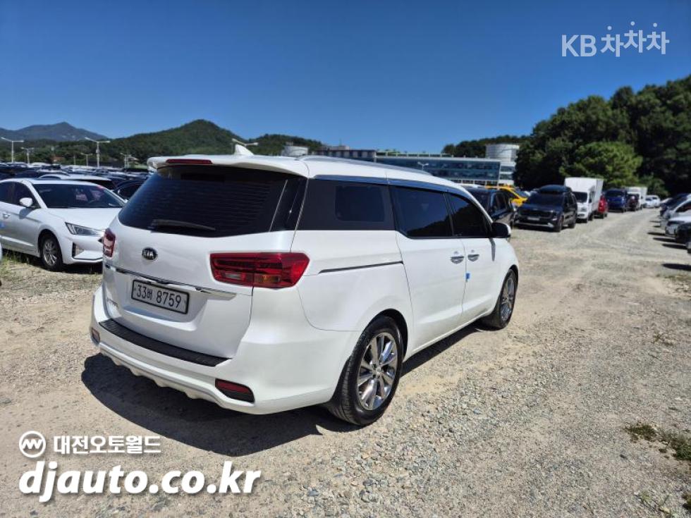 Kia Carnival — miniaturë 5