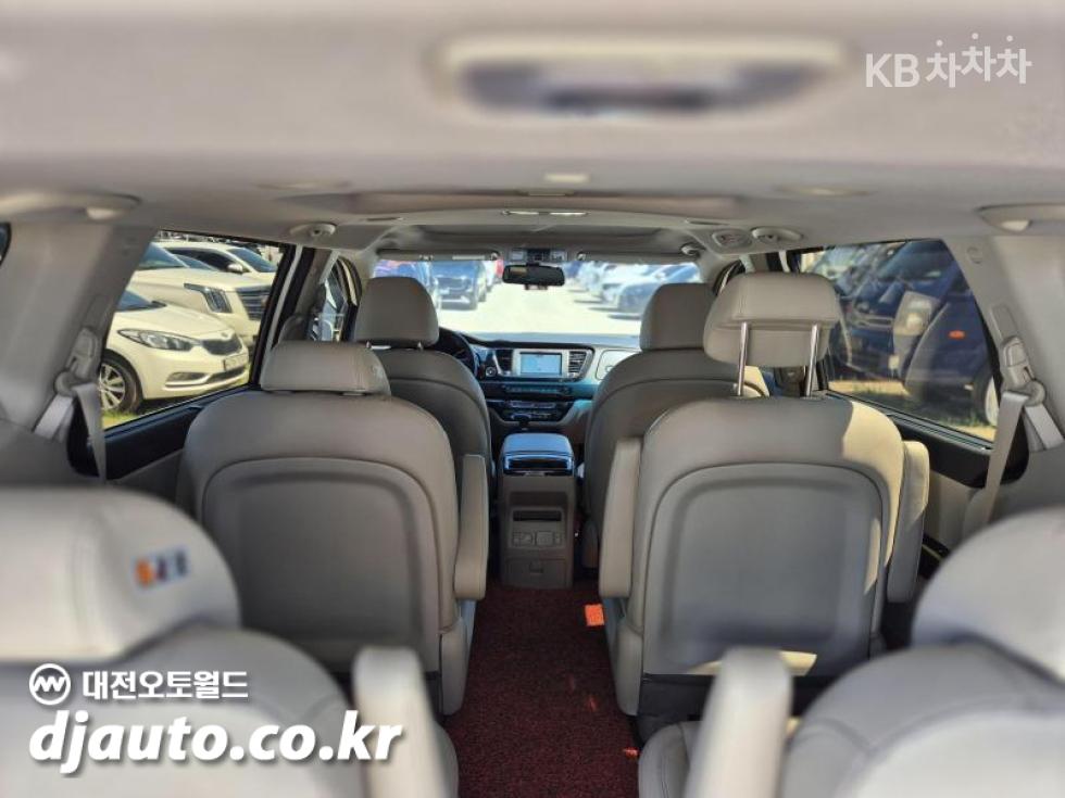 Kia Carnival — miniaturë 7