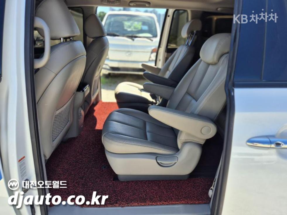 Kia Carnival — miniaturë 8