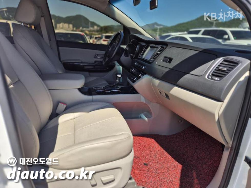 Kia Carnival — miniaturë 9