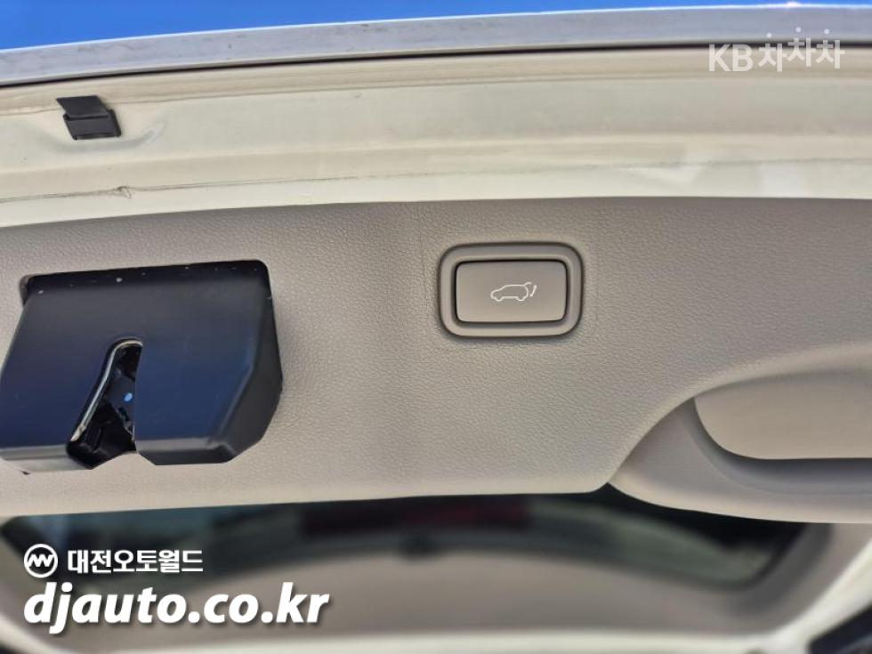 Kia Carnival — miniaturë 10