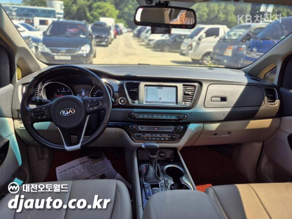 Kia Carnival — miniaturë 11