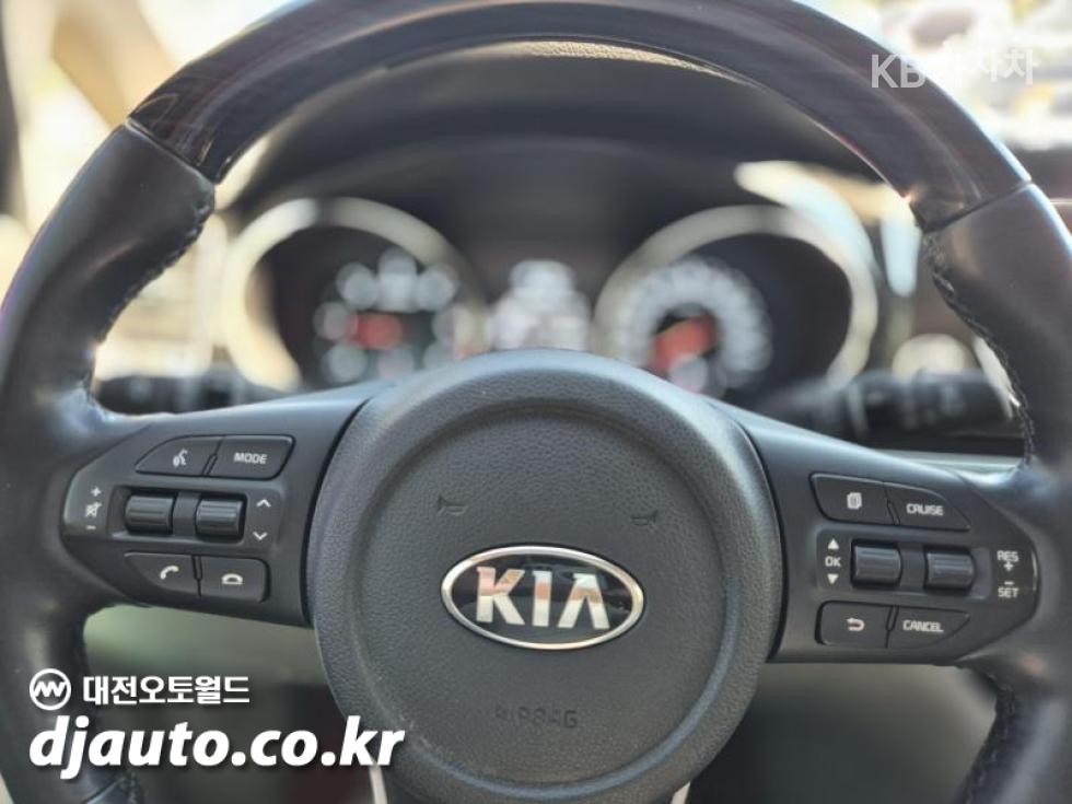 Kia Carnival — miniaturë 16