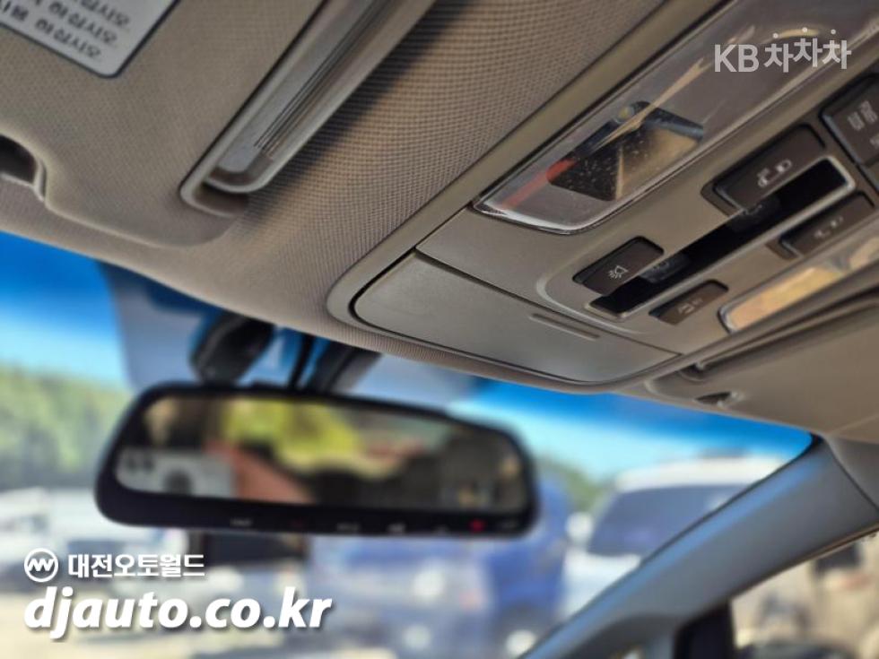 Kia Carnival — miniaturë 17