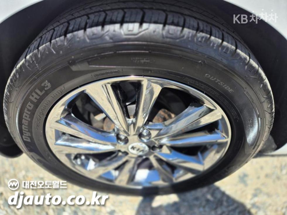 Kia Carnival — miniaturë 18