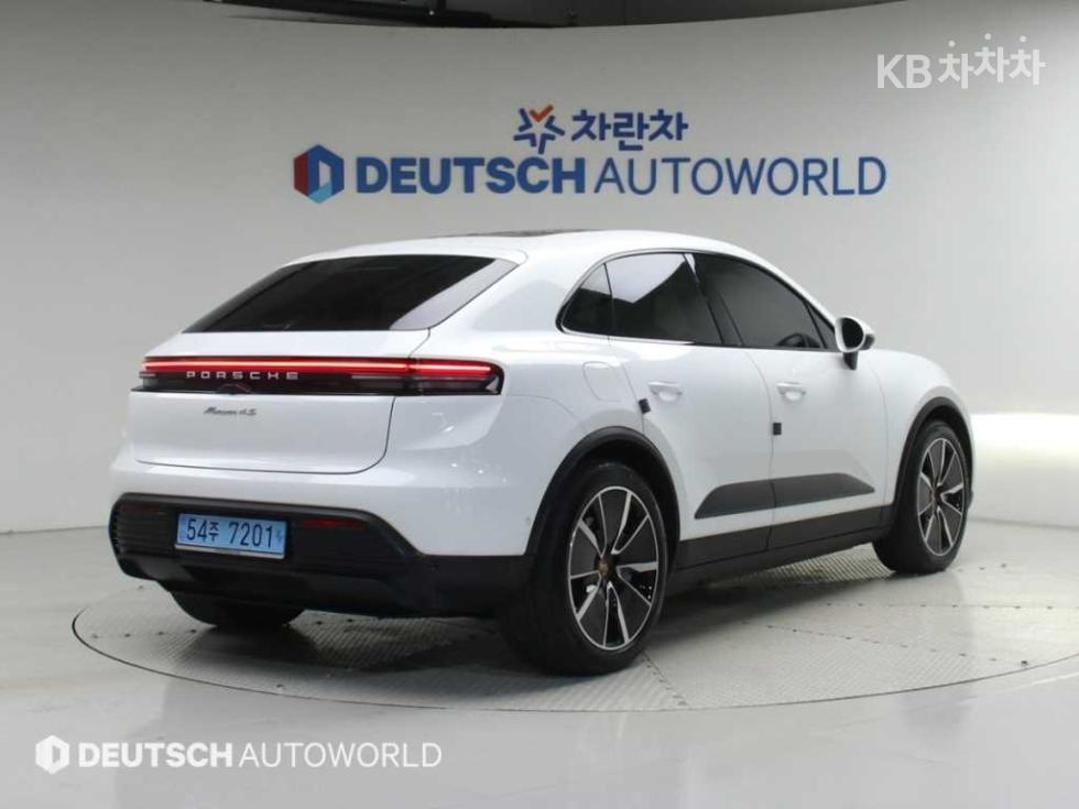 Porsche Macan — miniaturë 2