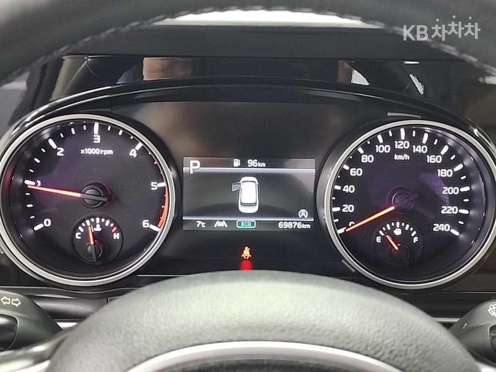 Kia Carnival — miniaturë 6