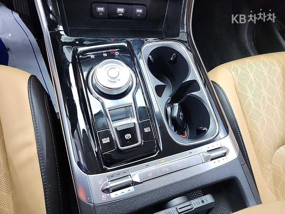 Kia Carnival — miniaturë 8