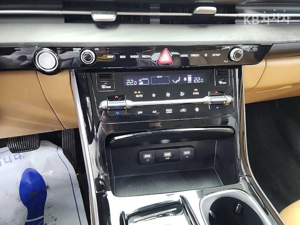 Kia Carnival — miniaturë 10