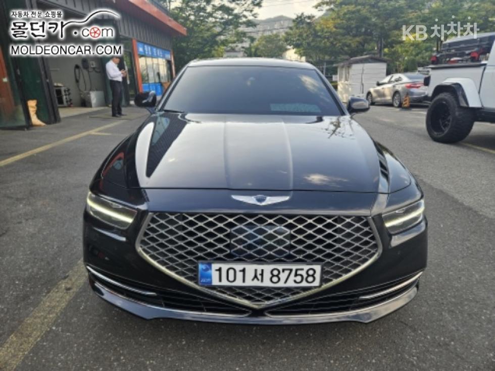 Genesis G90