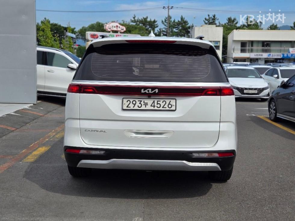 Kia Carnival — miniaturë 4