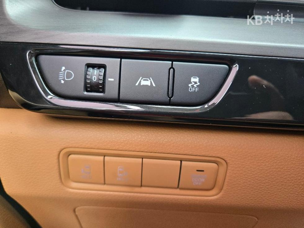 Kia Carnival — miniaturë 9