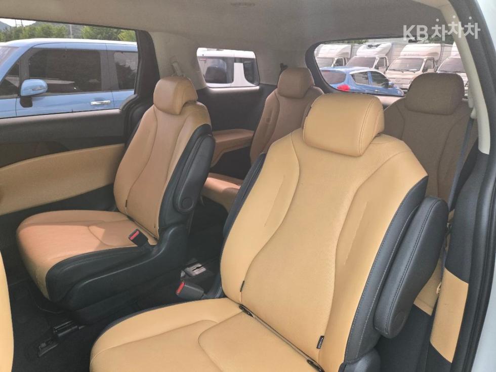 Kia Carnival — miniaturë 11