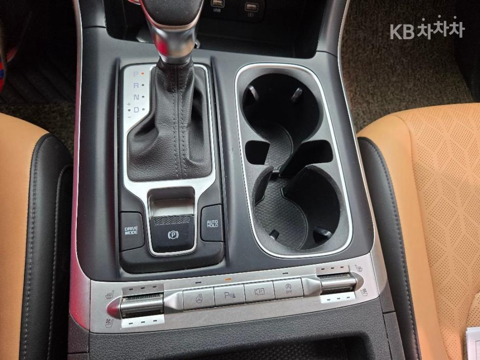 Kia Carnival — miniaturë 15