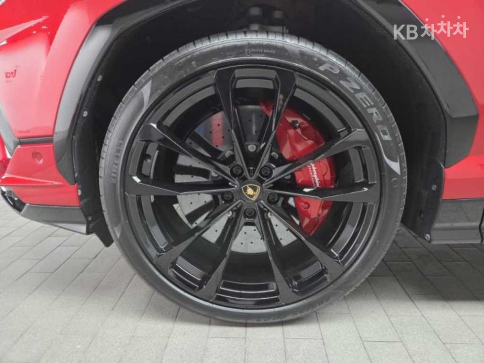 Lamborghini Urus — miniaturë 5