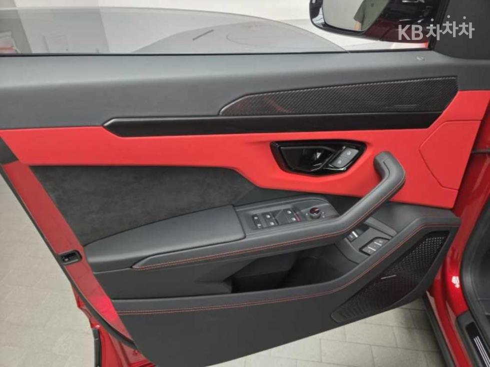 Lamborghini Urus — miniaturë 8