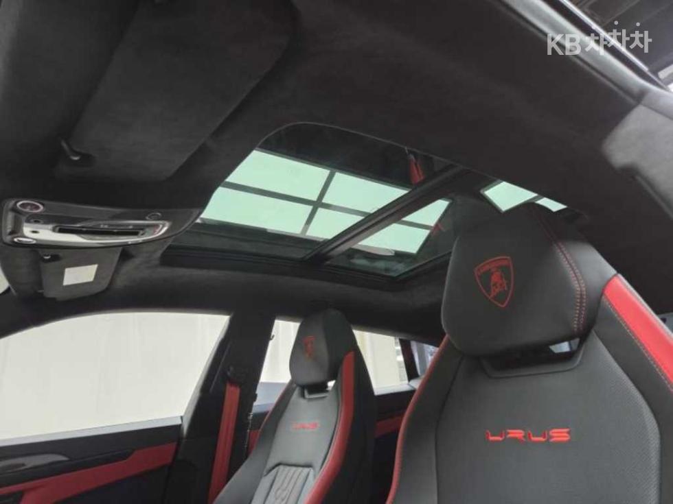 Lamborghini Urus — miniaturë 13