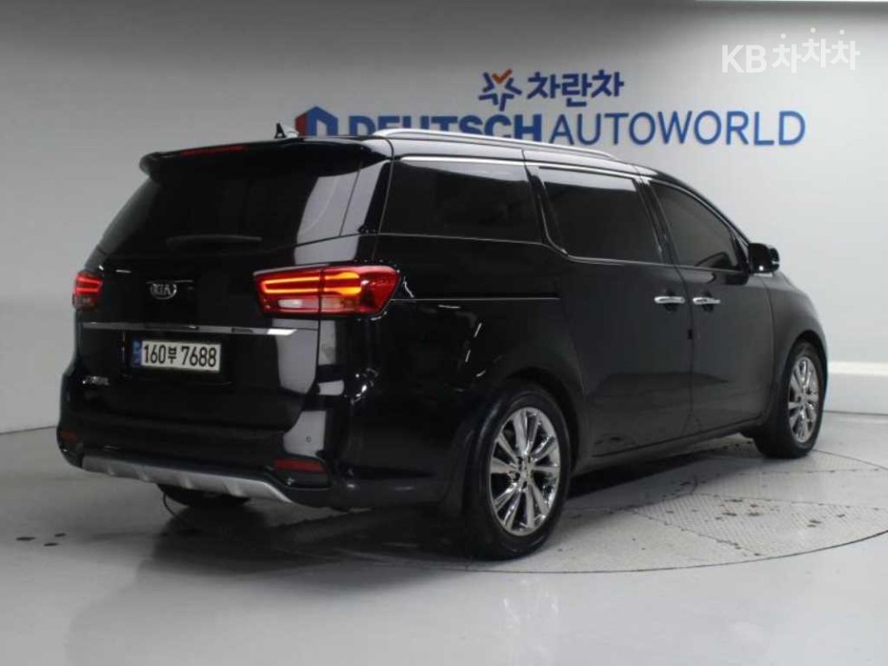 Kia Carnival — miniaturë 2