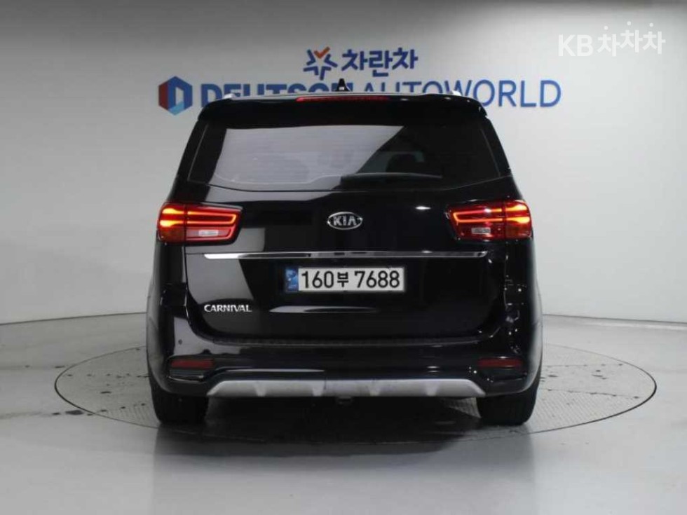 Kia Carnival — miniaturë 4