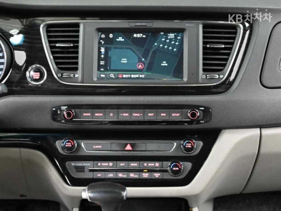Kia Carnival — miniaturë 11