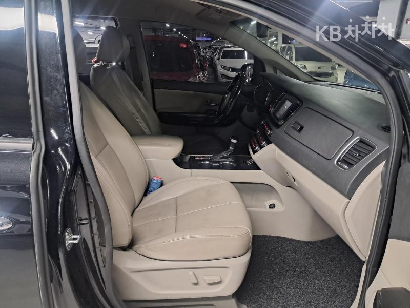 Kia Carnival — miniaturë 15