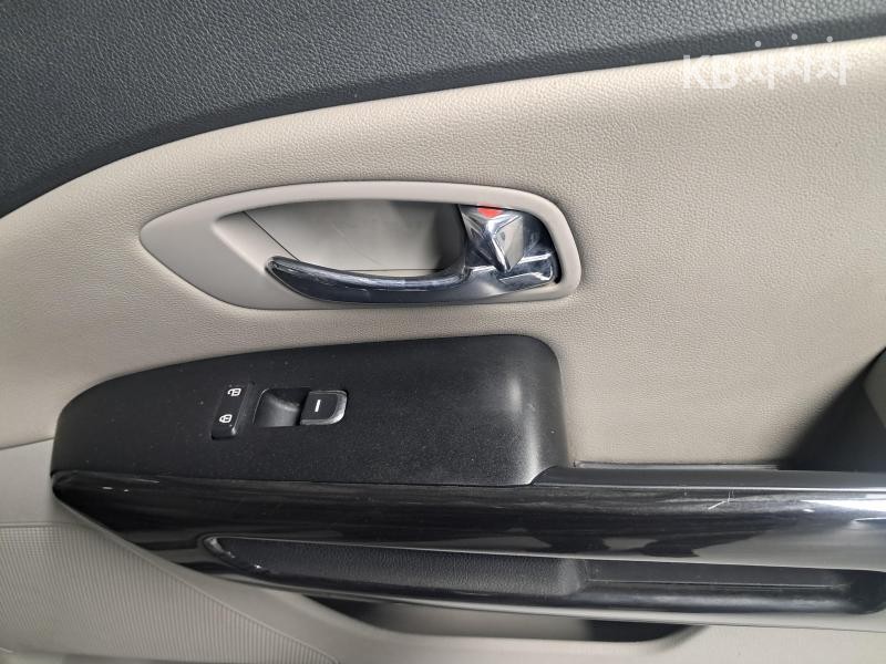 Kia Carnival — miniaturë 16