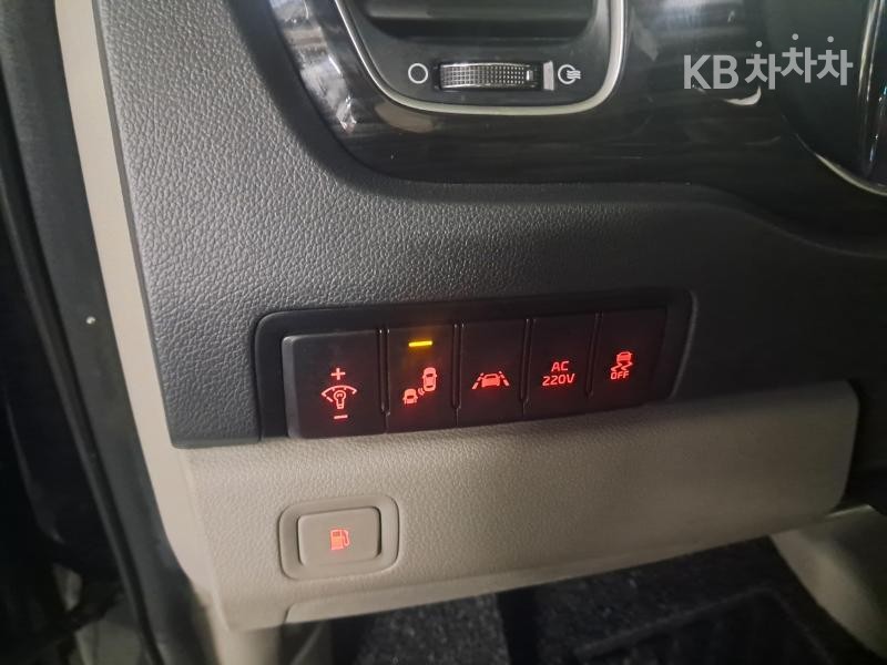 Kia Carnival — miniaturë 18