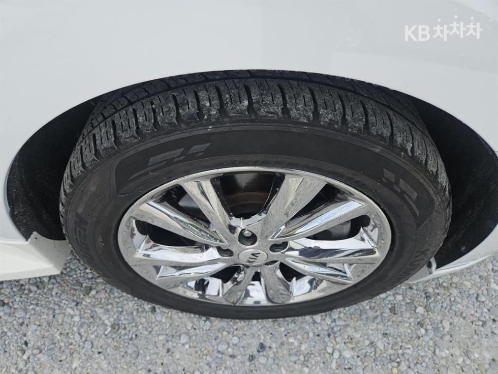 Kia Carnival — miniaturë 8