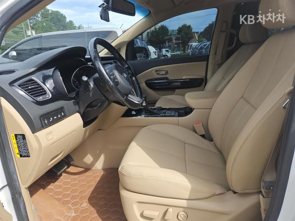 Kia Carnival — miniaturë 12