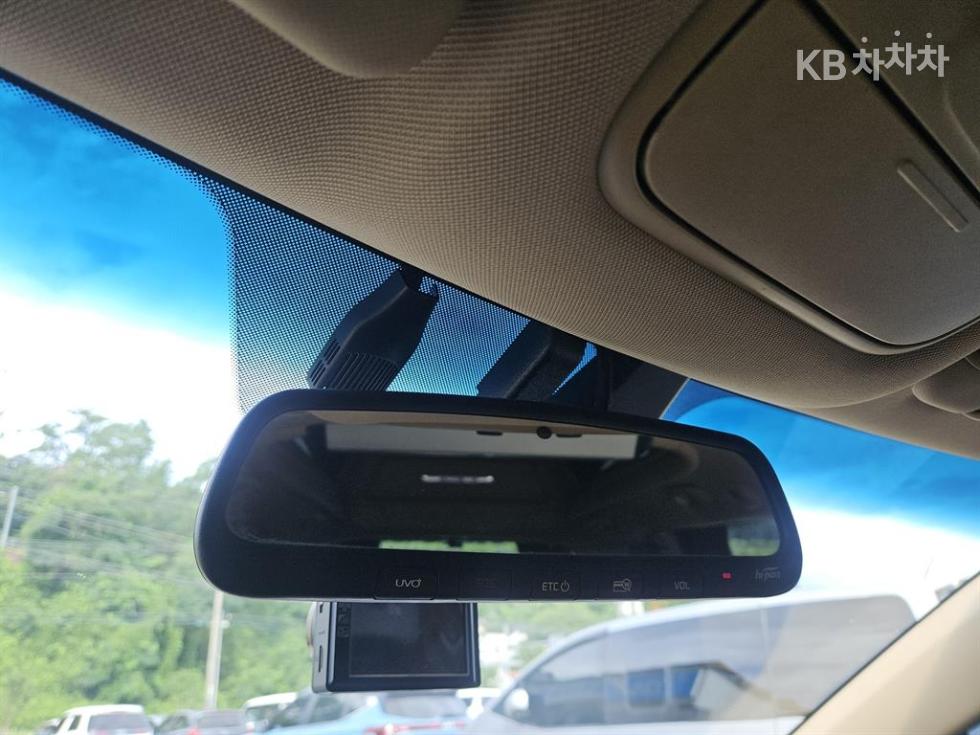 Kia Carnival — miniaturë 14