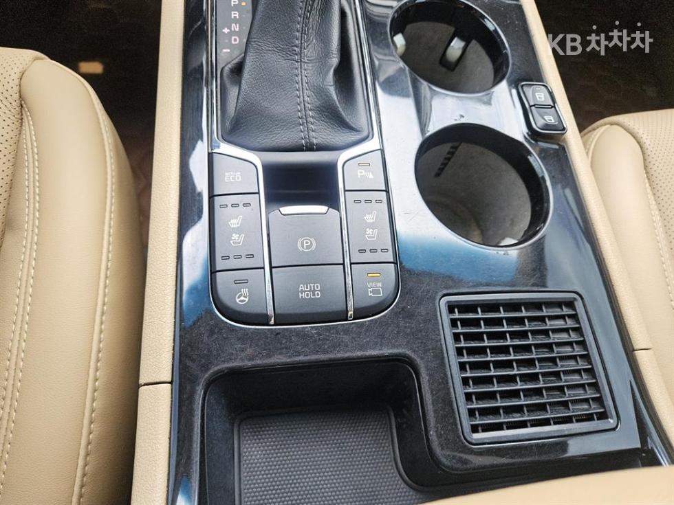 Kia Carnival — miniaturë 15