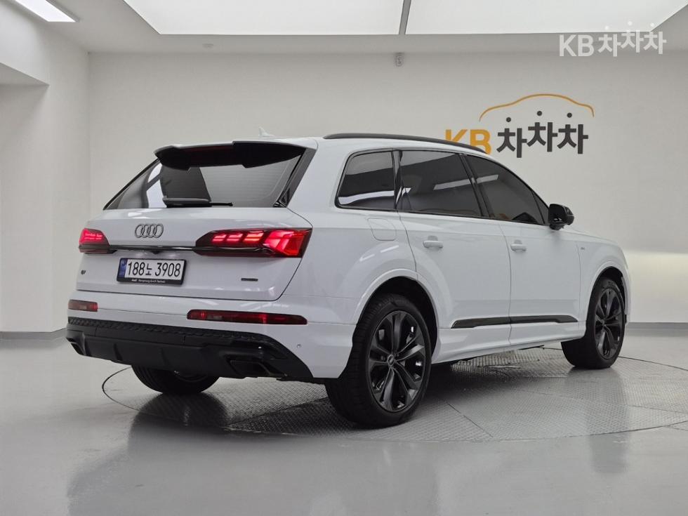 Audi Q7 — miniaturë 4