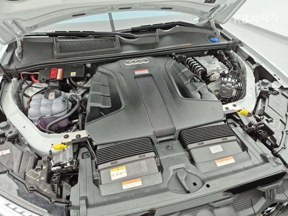 Audi Q7 — miniaturë 6