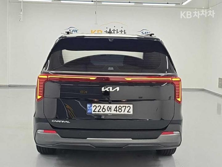 Kia Carnival — miniaturë 3