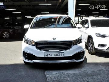 Kia Carnival 9-seater Luxury — foto 1