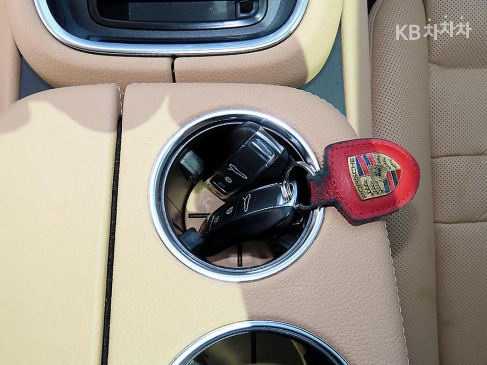 Porsche Panamera — miniaturë 17