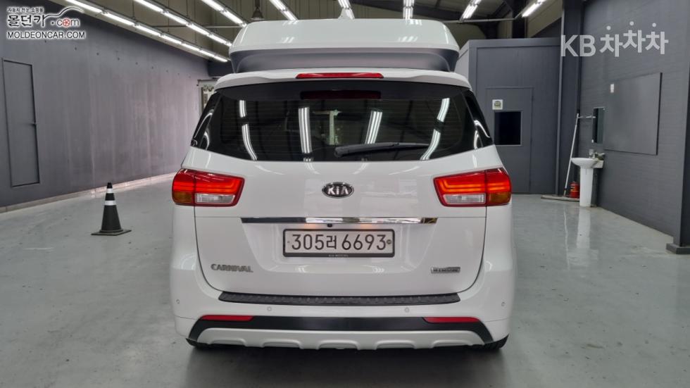 Kia Carnival — miniaturë 4
