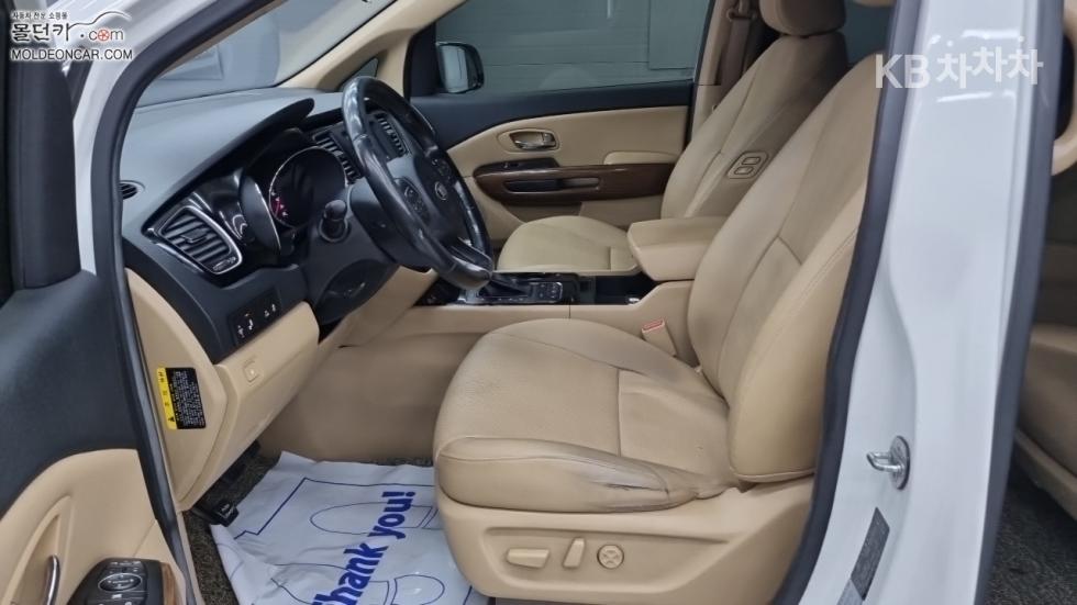 Kia Carnival — miniaturë 9