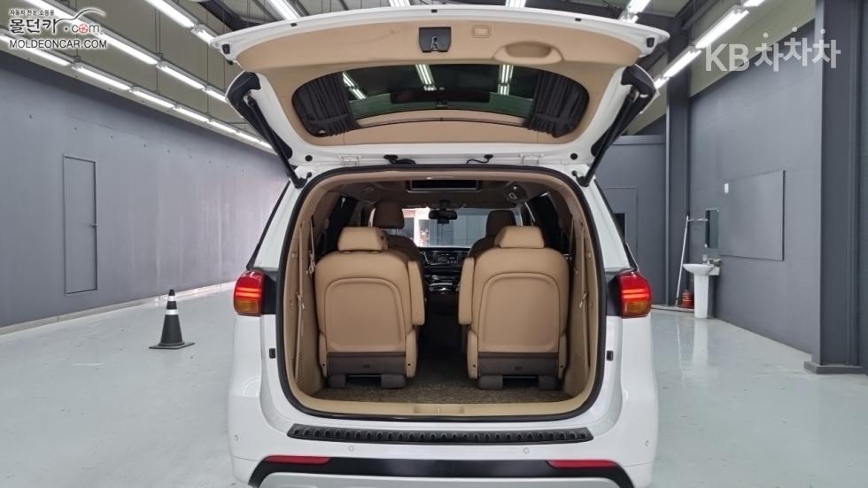 Kia Carnival — miniaturë 18