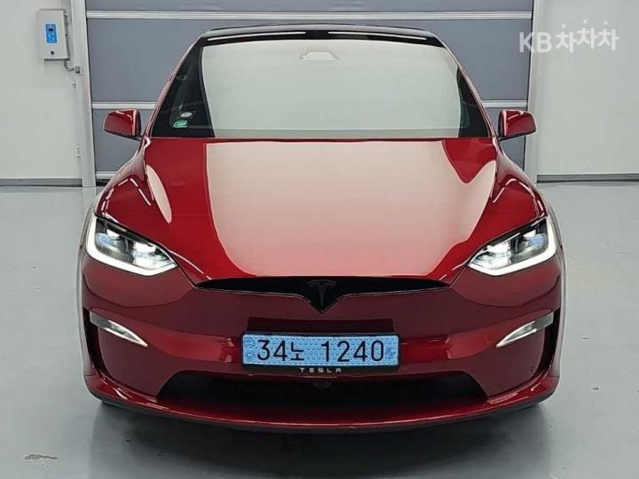 Tesla Model X — miniaturë 2