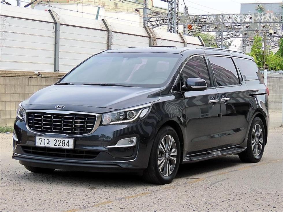 Kia Carnival — miniaturë 2
