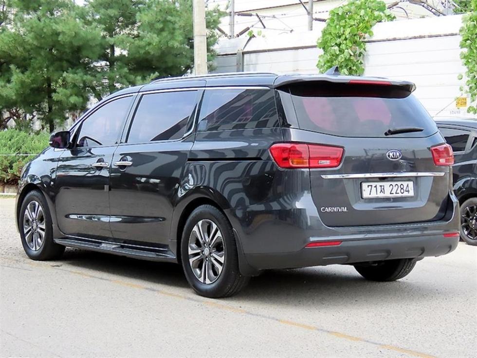 Kia Carnival — miniaturë 3