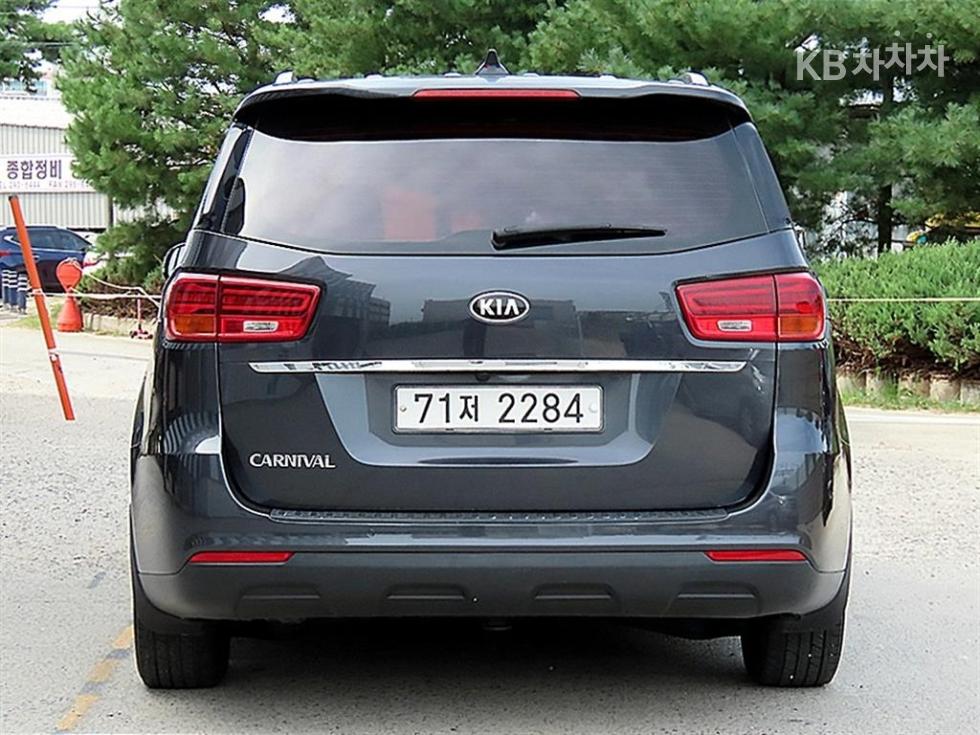 Kia Carnival — miniaturë 4