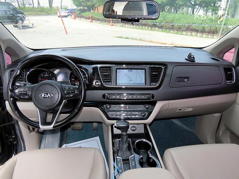 Kia Carnival — miniaturë 8