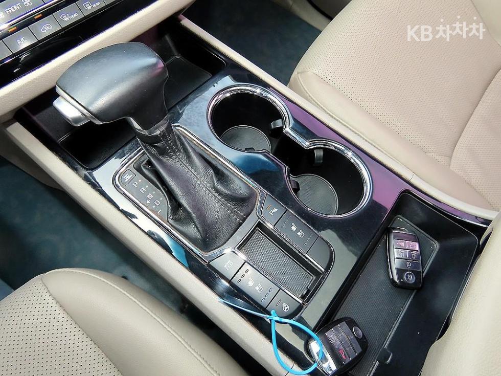 Kia Carnival — miniaturë 11