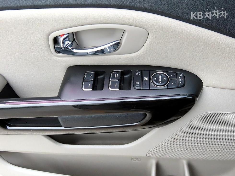 Kia Carnival — miniaturë 12