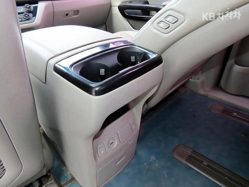 Kia Carnival — miniaturë 16
