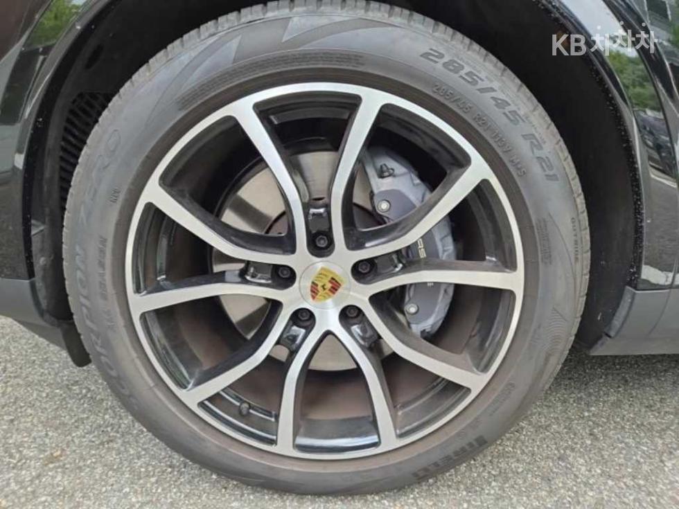 Porsche Cayenne — miniaturë 19