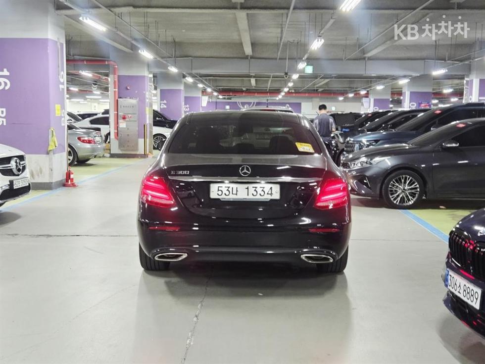 Mercedes-Benz E-klasse — miniaturë 2